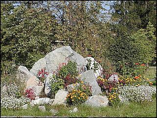    Город украшает себя