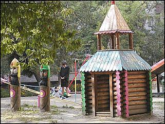    Город украшает себя