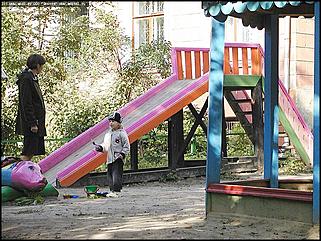    Город украшает себя