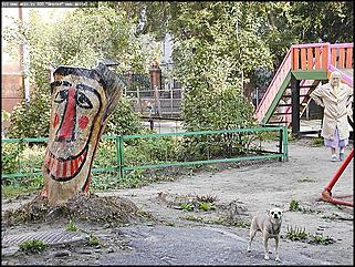    Город украшает себя