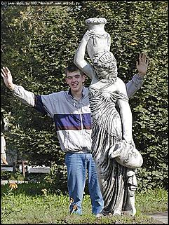    Город украшает себя