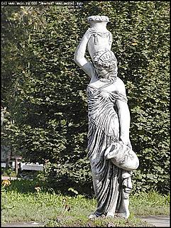    Город украшает себя