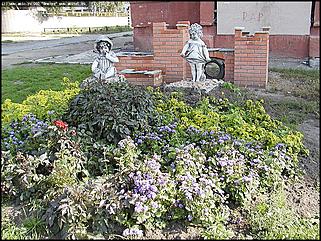    Город украшает себя