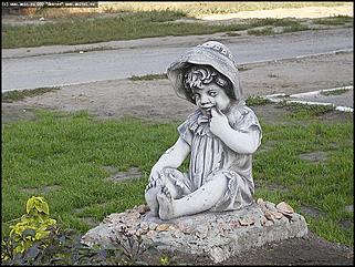    Город украшает себя