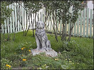    Город украшает себя