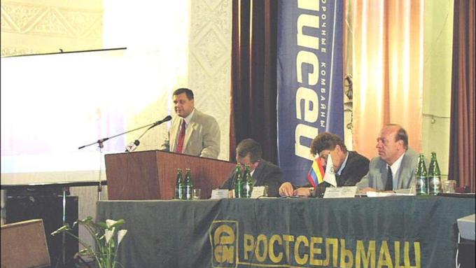    "Алтайские хлеборобы выбирают новые комбайны"