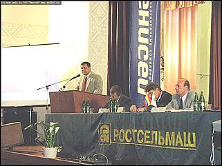    "Алтайские хлеборобы выбирают новые комбайны"