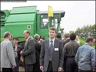    "Алтайские хлеборобы выбирают новые комбайны"