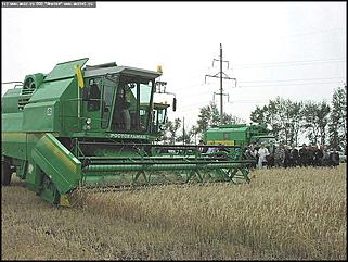    "Алтайские хлеборобы выбирают новые комбайны"