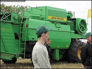    "Алтайские хлеборобы выбирают новые комбайны"