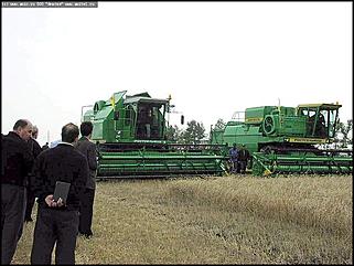    "Алтайские хлеборобы выбирают новые комбайны"