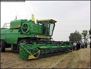    "Алтайские хлеборобы выбирают новые комбайны"