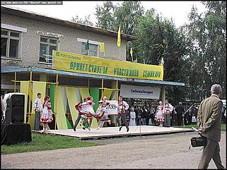    "Алтайские хлеборобы выбирают новые комбайны"