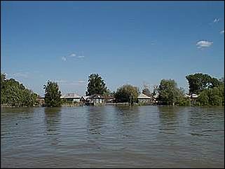    Паводок в Затоне /28 мая 2001/.