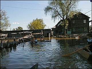    Паводок в Затоне /28 мая 2001/.