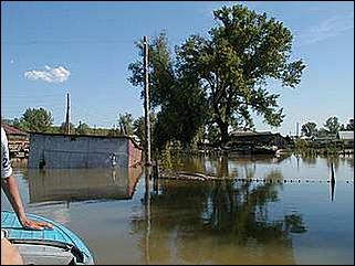    Паводок в Затоне /28 мая 2001/.
