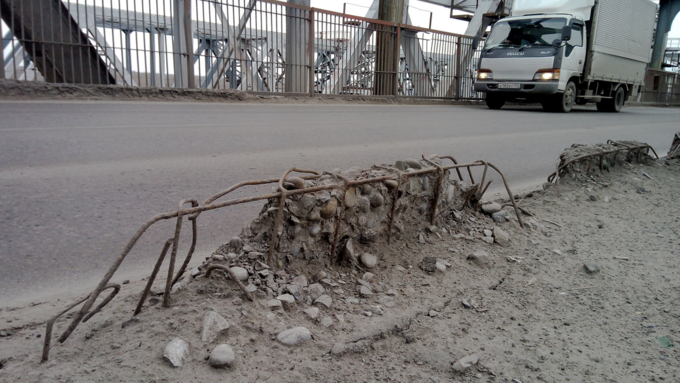 20 апреля 2018 г., Барнаул. Екатерина Смолихина   Почему старый мост в Барнауле становится опасным