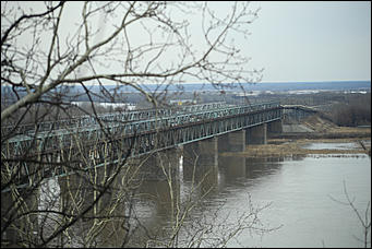 20 апреля 2018 г., Барнаул. Екатерина Смолихина   Почему старый мост в Барнауле становится опасным
