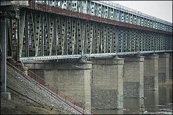 20 апреля 2018 г., Барнаул. Екатерина Смолихина   Почему старый мост в Барнауле становится опасным