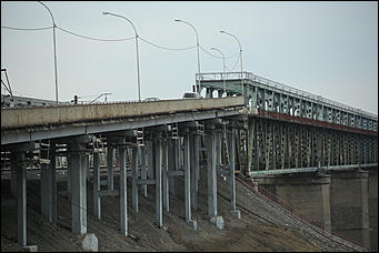 20 апреля 2018 г., Барнаул. Екатерина Смолихина   Почему старый мост в Барнауле становится опасным