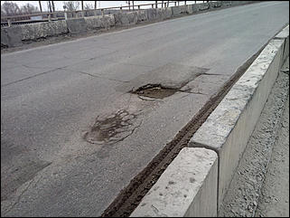 20 апреля 2018 г., Барнаул. Екатерина Смолихина   Почему старый мост в Барнауле становится опасным