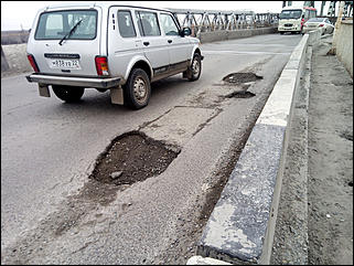 20 апреля 2018 г., Барнаул. Екатерина Смолихина   Почему старый мост в Барнауле становится опасным