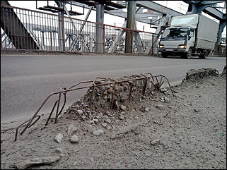 20 апреля 2018 г., Барнаул. Екатерина Смолихина   Почему старый мост в Барнауле становится опасным