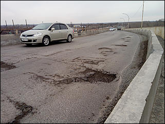 20 апреля 2018 г., Барнаул. Екатерина Смолихина   Почему старый мост в Барнауле становится опасным