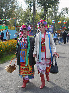 15 сентября 2007 г., Барнаул   Фестиваль национальных кульутр "Единой семьей на Алтае живем"