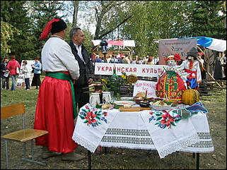 15 сентября 2007 г., Барнаул   Фестиваль национальных кульутр "Единой семьей на Алтае живем"