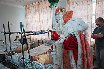 1 декабрь 2016 г., Барнаул © Амител Вячеслав Мельников   Надежда на волшебство. Как Дед Мороз поздравлял детей в отделении онкологии