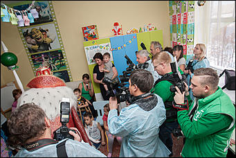 1 декабрь 2016 г., Барнаул © Амител Вячеслав Мельников   Надежда на волшебство. Как Дед Мороз поздравлял детей в отделении онкологии