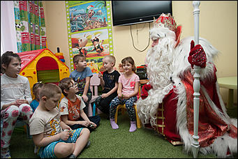 1 декабрь 2016 г., Барнаул © Амител Вячеслав Мельников   Надежда на волшебство. Как Дед Мороз поздравлял детей в отделении онкологии