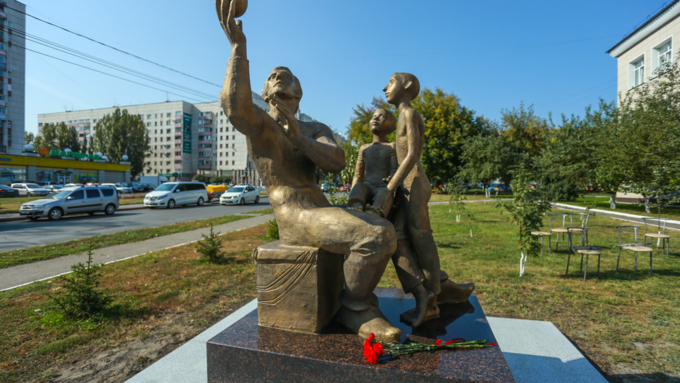 6 сентября 2017 г., Барнаул. Екатерина Смолихина   Дающий знания: памятник "Народному просветителю" открыли в Барнауле