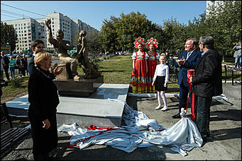6 сентября 2017 г., Барнаул. Екатерина Смолихина   Дающий знания: памятник "Народному просветителю" открыли в Барнауле