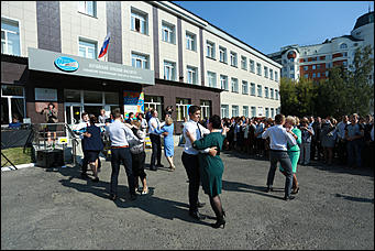 6 сентября 2017 г., Барнаул. Екатерина Смолихина   Дающий знания: памятник "Народному просветителю" открыли в Барнауле