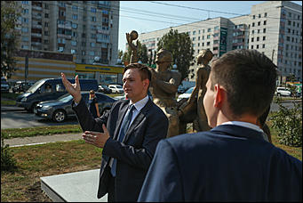 6 сентября 2017 г., Барнаул. Екатерина Смолихина   Дающий знания: памятник "Народному просветителю" открыли в Барнауле