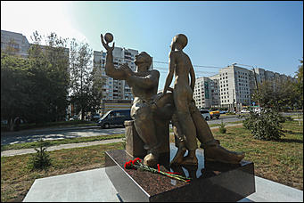 6 сентября 2017 г., Барнаул. Екатерина Смолихина   Дающий знания: памятник "Народному просветителю" открыли в Барнауле