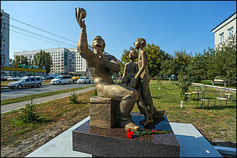 6 сентября 2017 г., Барнаул. Екатерина Смолихина   Дающий знания: памятник "Народному просветителю" открыли в Барнауле