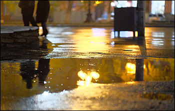 13 октябрь 2020 г., Барнаул   Желтый лоск ночного проспекта. Краски вечернего Барнаула в осенний дождь