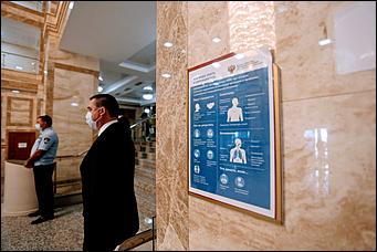 28 мая 2020 г., Барнаул   В масках и соблюдая дистанцию. Как депутаты слушали годовой отчет Виктора Томенко