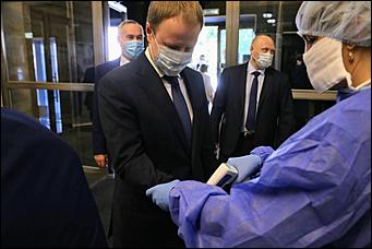 28 мая 2020 г., Барнаул   В масках и соблюдая дистанцию. Как депутаты слушали годовой отчет Виктора Томенко