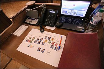 28 мая 2020 г., Барнаул   В масках и соблюдая дистанцию. Как депутаты слушали годовой отчет Виктора Томенко