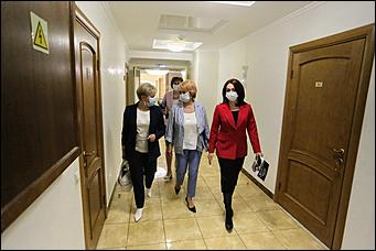 28 мая 2020 г., Барнаул   В масках и соблюдая дистанцию. Как депутаты слушали годовой отчет Виктора Томенко