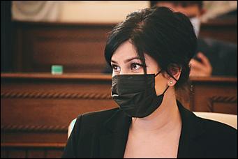 28 мая 2020 г., Барнаул   В масках и соблюдая дистанцию. Как депутаты слушали годовой отчет Виктора Томенко