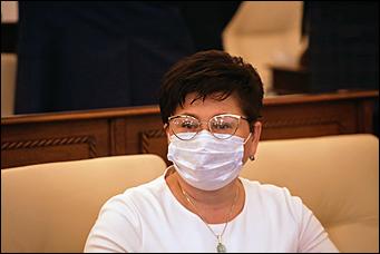 28 мая 2020 г., Барнаул   В масках и соблюдая дистанцию. Как депутаты слушали годовой отчет Виктора Томенко