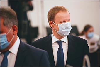 28 мая 2020 г., Барнаул   В масках и соблюдая дистанцию. Как депутаты слушали годовой отчет Виктора Томенко