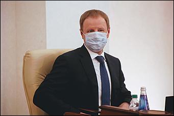 28 мая 2020 г., Барнаул   В масках и соблюдая дистанцию. Как депутаты слушали годовой отчет Виктора Томенко