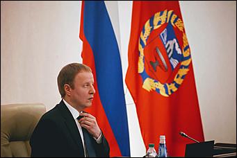 28 мая 2020 г., Барнаул   В масках и соблюдая дистанцию. Как депутаты слушали годовой отчет Виктора Томенко