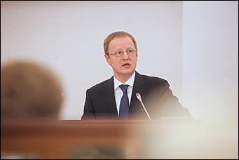 28 мая 2020 г., Барнаул   В масках и соблюдая дистанцию. Как депутаты слушали годовой отчет Виктора Томенко